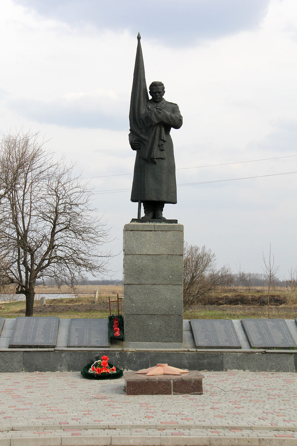 Пам’ятник воїнам, які загинули під час 2-ї світової війни